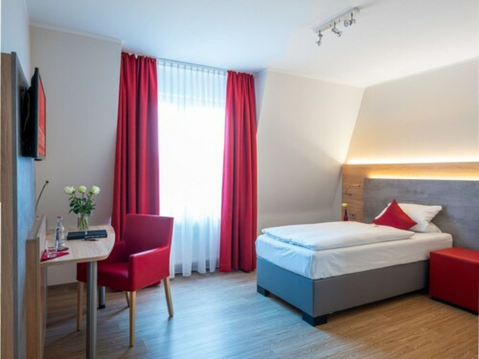 Bedroom 3, Landhotel Fettehenne, Leverkusen