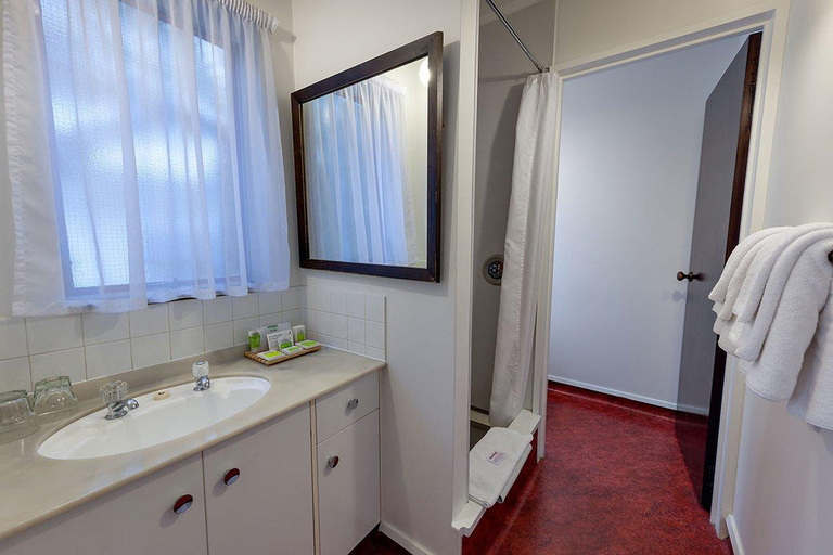 Bathroom 5, Scenic Hotel Cotswold, Christchurch