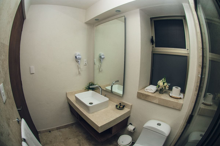 Bathroom 4, Rancho La Joya, Miacatlán