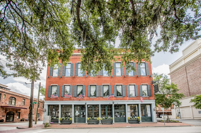 Exterior & Views 17