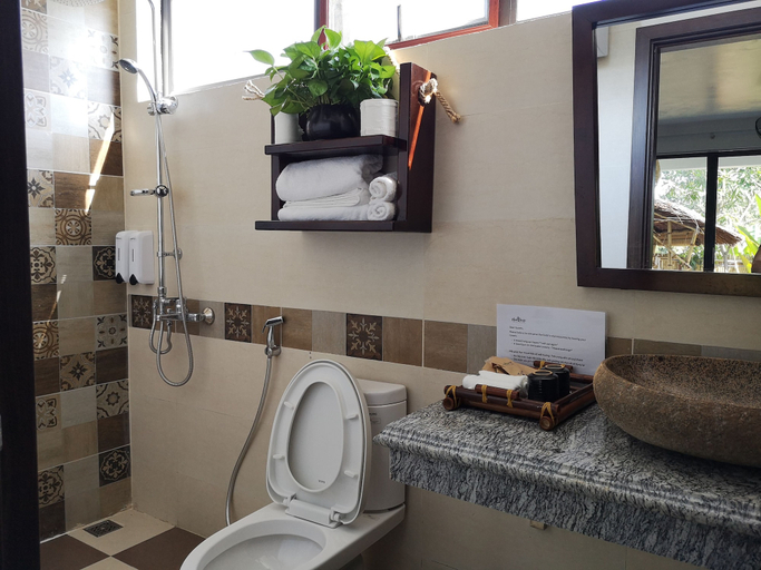 Bathroom 5, Nan House, Hoa Lư
