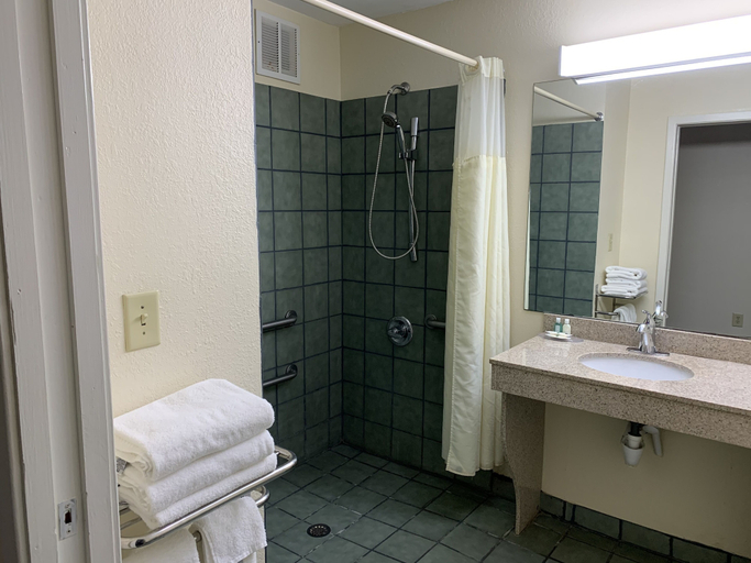 Bathroom 4, Quality Inn Montgomery South, Montgomery