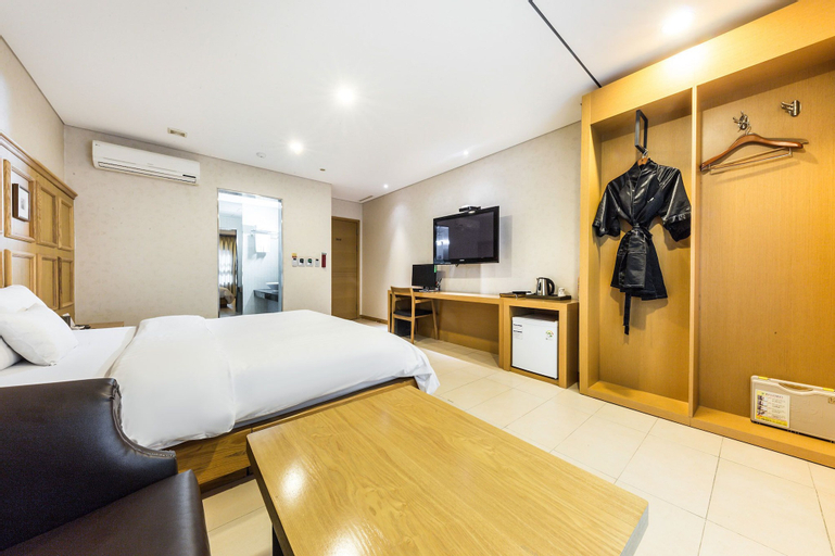 Bedroom 14