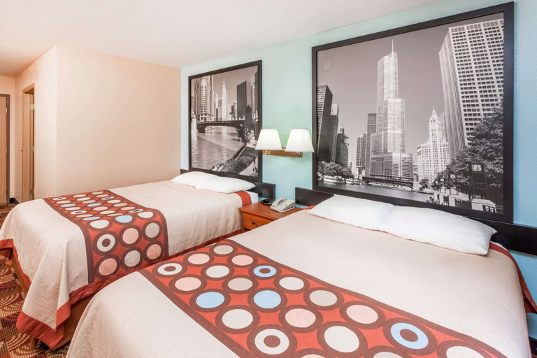 Bedroom 3, Super 8 by Wyndham Shipshewana, LaGrange