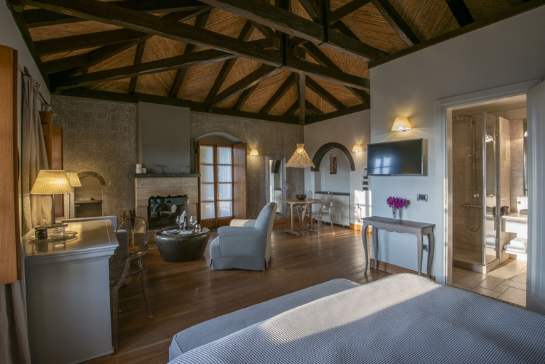 Bedroom 3, Kinsterna Hotel, Peloponnese