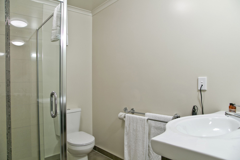 Bathroom 4, Brooklyn Motor Lodge, Hamilton