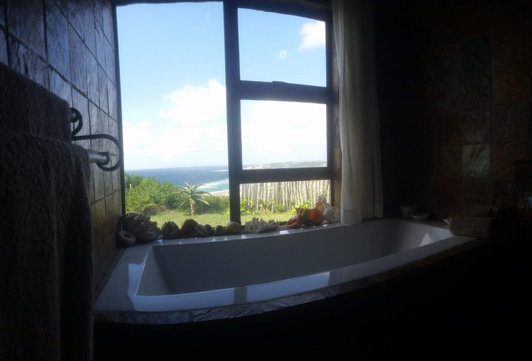 Bathroom 5, Villa Castellos, Jangamo