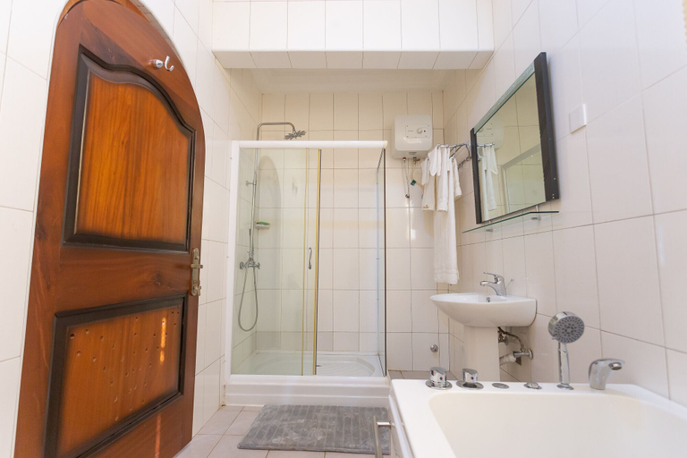 Bathroom 4, Royal Elmount Hotel, Komenda-Edina-Eguafo-Abirem