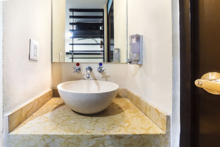 Bathroom 4, Hotel Kapu Puebla, San Pedro Cholula