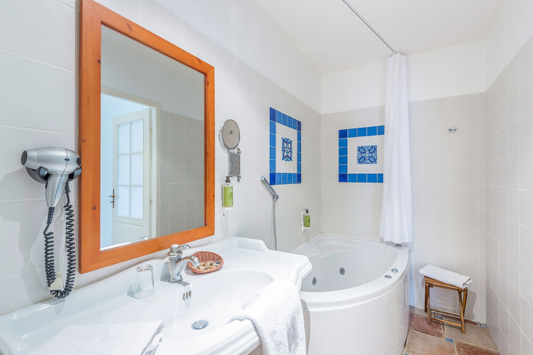 Bathroom 4, A La Villa Boucicaut, Saône-et-Loire