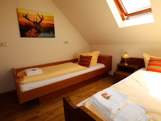 Bedroom 2, Hotel Werneths Landgasthof Hirschen, Emmendingen