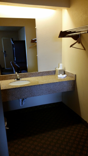 Others 5, Travel Inn Motel, Hartford