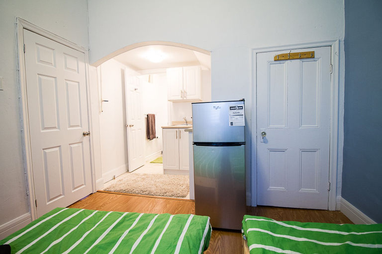 Others 4, Studio Apartment near Kensington Market – Unit 3, Toronto