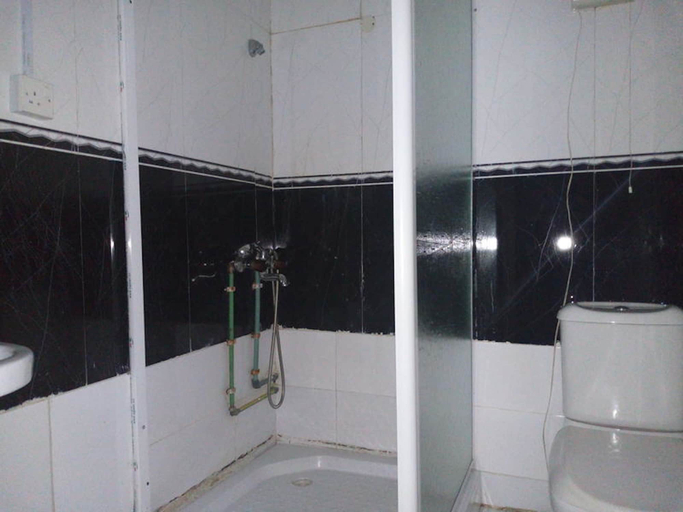 Bathroom 3, D'Luxx Villa & Suites, Mushin