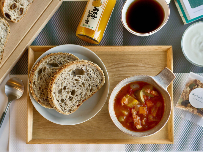 Food & Drinks 9