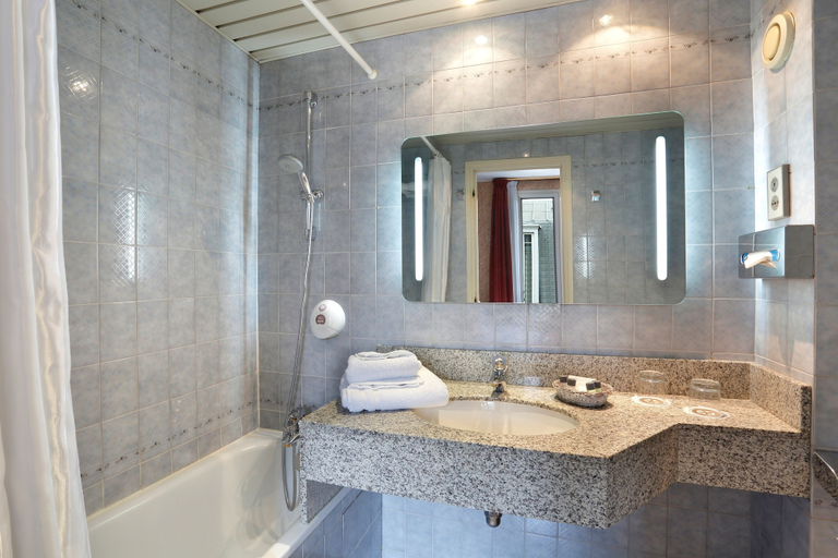Bathroom 4, Hotel The Originals Paris Paix République, Paris