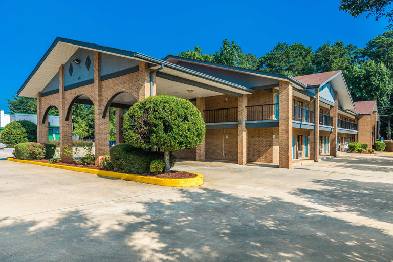 Others 4, Americas Best Value Inn Stockbridge, Henry