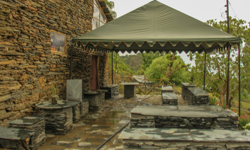 Food & Drinks, CampLungta, Kangra