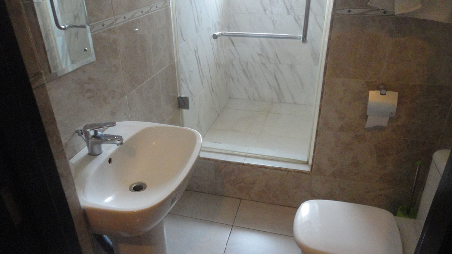 Bathroom, Caesar's Court Hotel and Suites, Abeokuta South