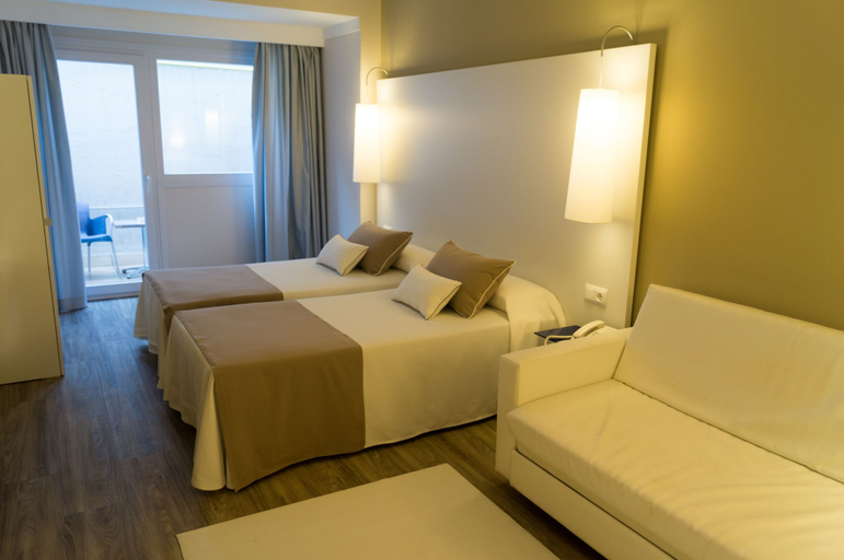 Bedroom 4, Canyelles Platja, Girona