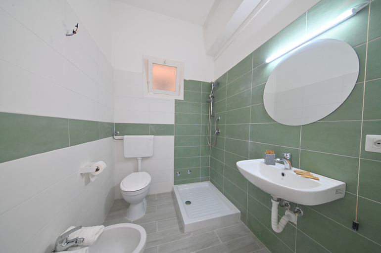 Bathroom 3, Hotel Villa Diana, Napoli