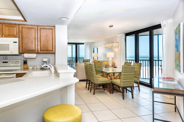 Food & Drinks 4, Pointe Estero Resort, Lee