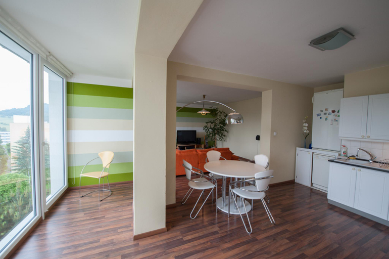 Others 5, Tom CK Home, Český Krumlov