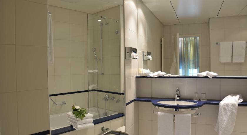 Bathroom 2, Hotel Zofingen, Zofingen