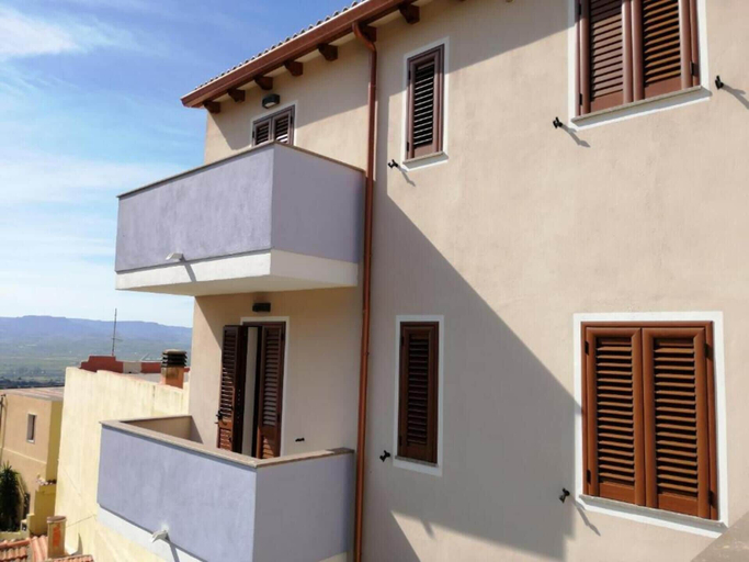 Others 4, Apartment Sleeps 4 With Free Parking, Olbia-Tempio