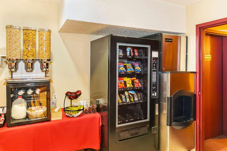 Food & Drinks, Econo Lodge Edson area, Division No. 14
