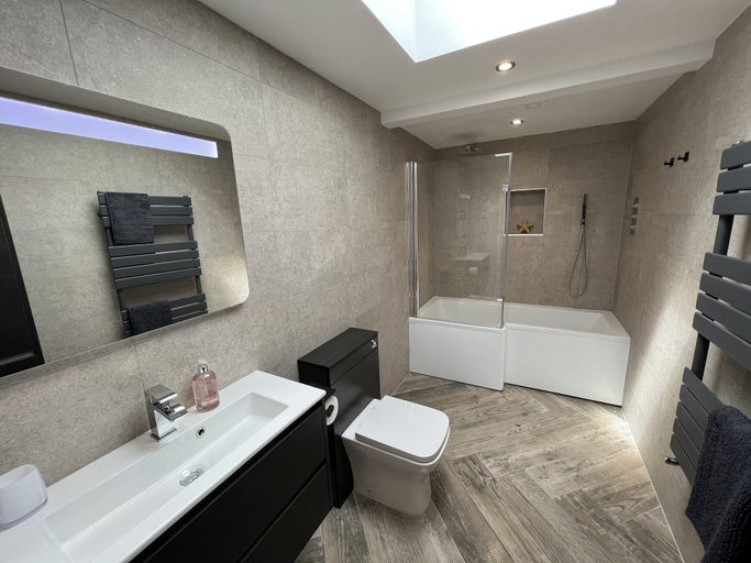 Bathroom 3, Stylish, Dog Friendly Coastal Bungalow With Garden, Anglesey