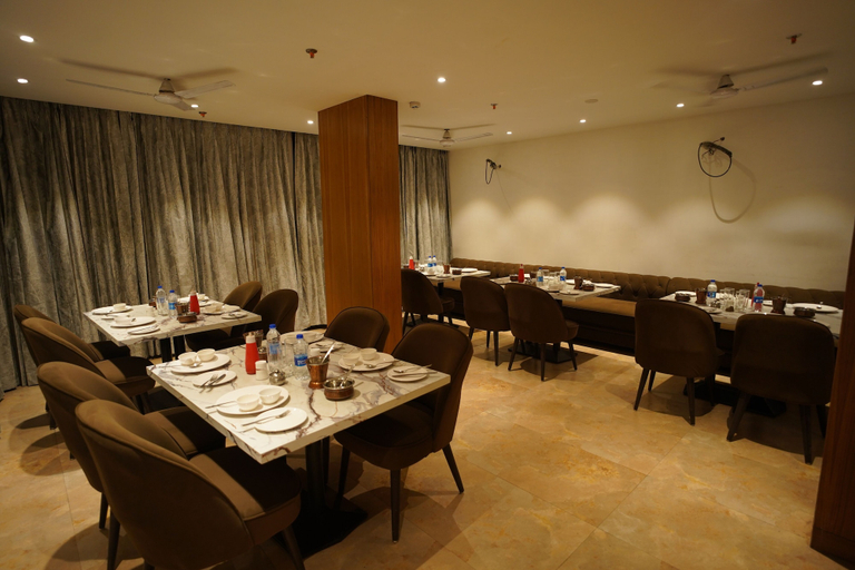 Food & Drinks 5, Hotel Mumbai House Express, Udaipur