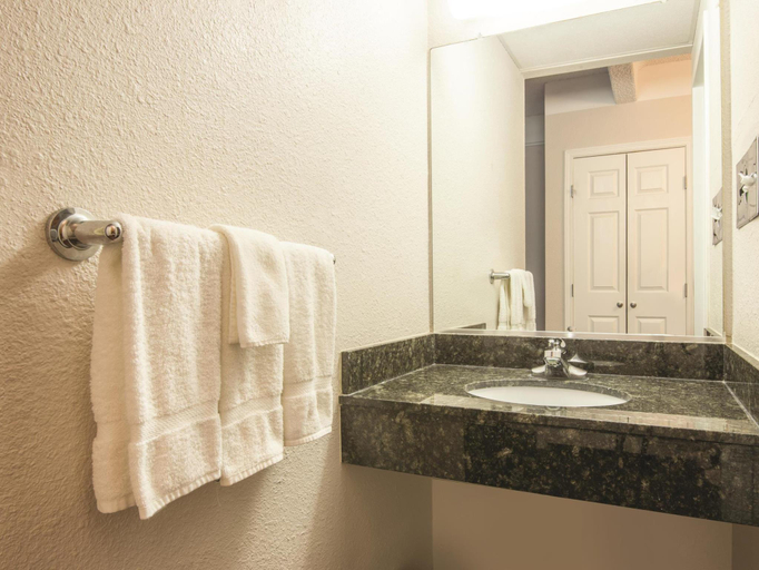 Bathroom 3, Mountain Valley Inn & Suites, Summit