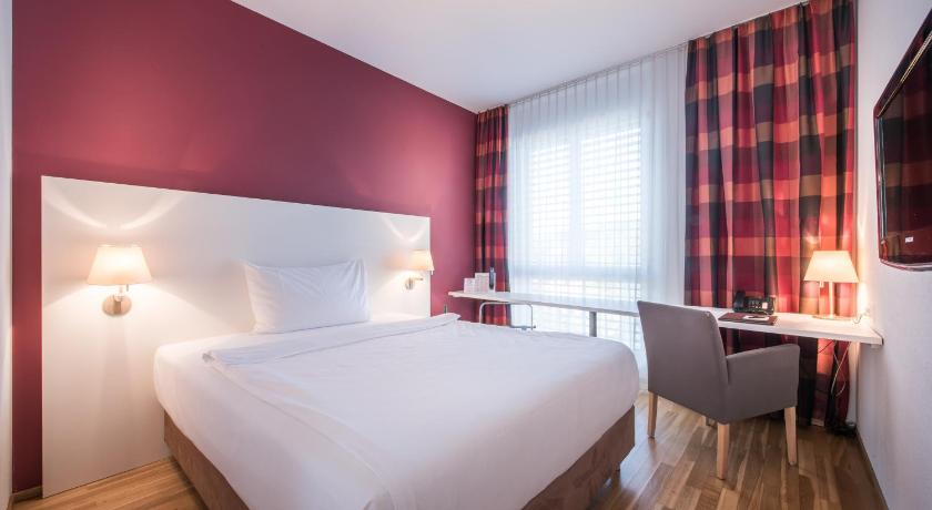 Bedroom 3, Hotel Arcade, Muri