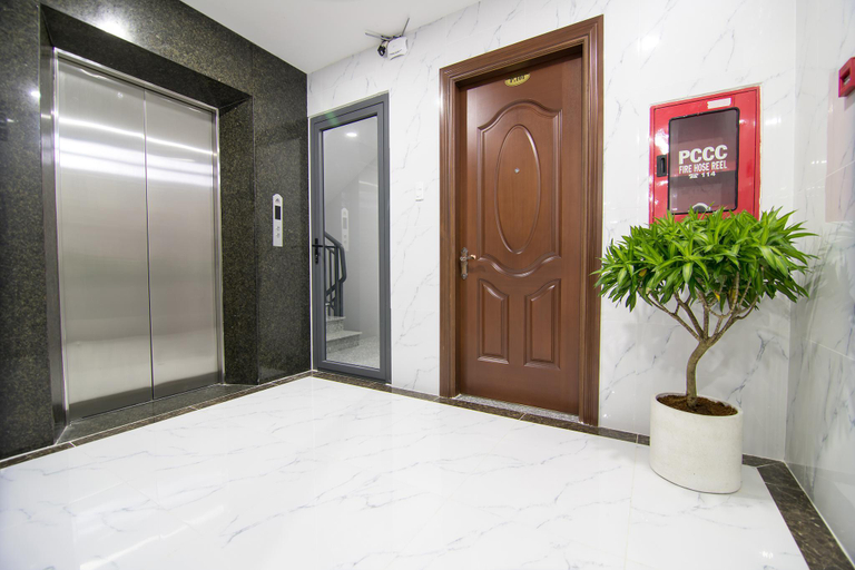 Others 5, The Jade Hotel, Tân Bình