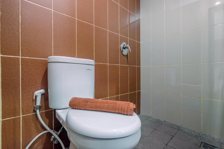 Bathroom 4, New And Modern 1Br Atlanta Residence Apartment, Depok