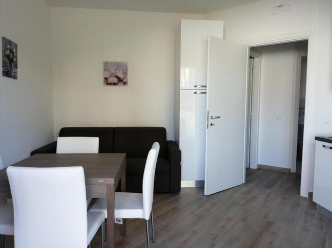Others 3, Apartment Sleeps 4 With Free Parking, Olbia-Tempio