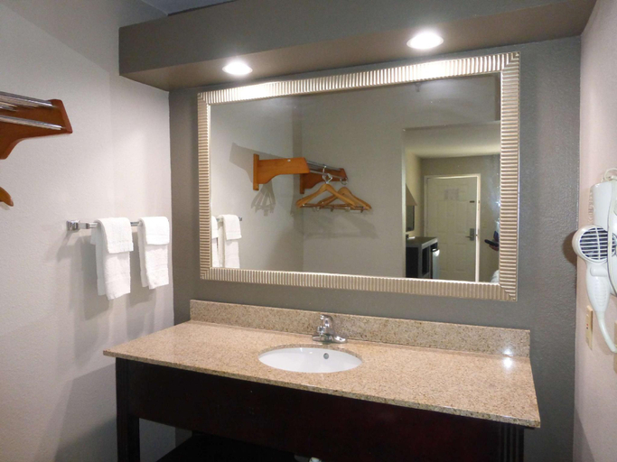 Bathroom 5, Red Roof Inn Columbia, TN, Maury