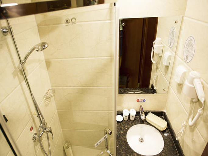 Bathroom 4, GreenTree Inn Zibo Zichuan District Flyover Business Hotel, Zibo