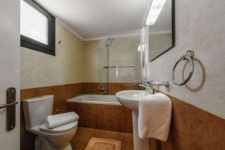 Bathroom 3, Alonaki Apartments, Ionian Islands