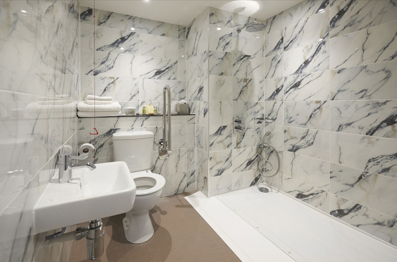 Bathroom 4, DoubleTree by Hilton Hotel London ExCel, London