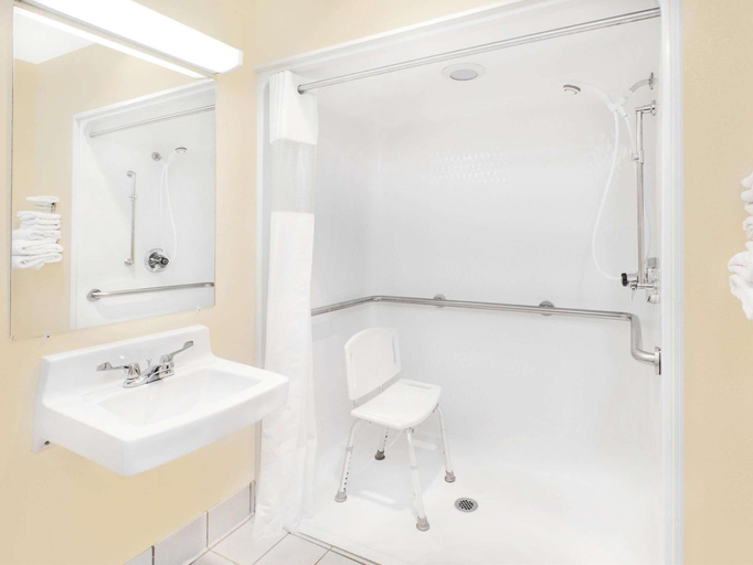 Bathroom 4, Baymont by Wyndham Port Huron, Saint Clair