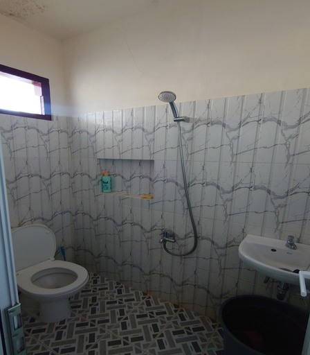 Bathroom, Mawar Homestay Syariah, Banda Aceh