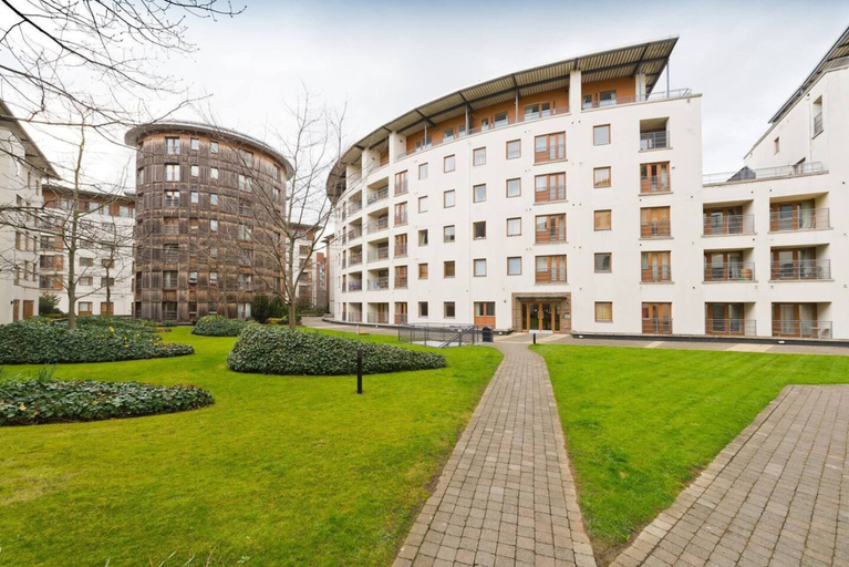 Exterior & Views 2, Stunning 3-bed Apartment in Dublin 1, Dublin