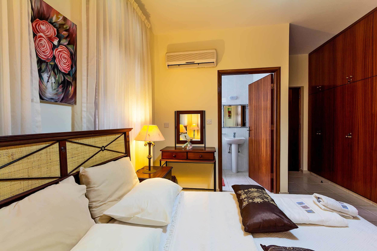 Room 4, Irene Villa