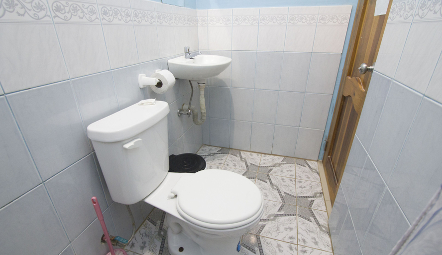 Bathroom 3, Hostal Alcazaba, Puerto López