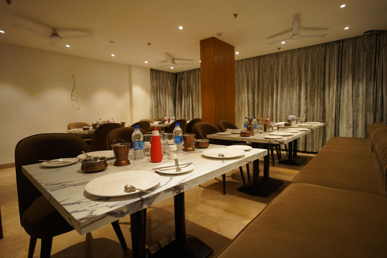 Food & Drinks 4, Hotel Mumbai House Express, Udaipur