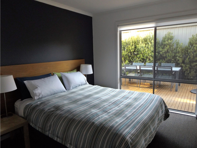 Bedroom 3, Coorong Waterfront Retreat, The Coorong
