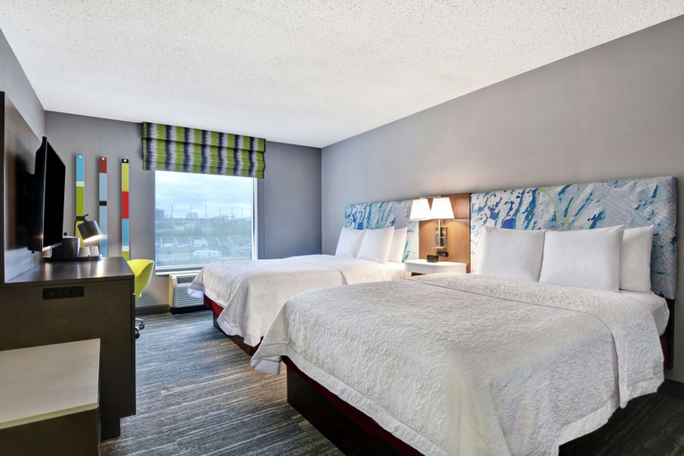 Bedroom 3, Hampton Inn & Suites Newark-Harrison-Riverwalk, Hudson