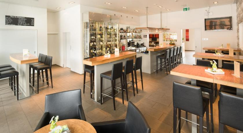 Food & Drinks, Hotel Arcade, Muri
